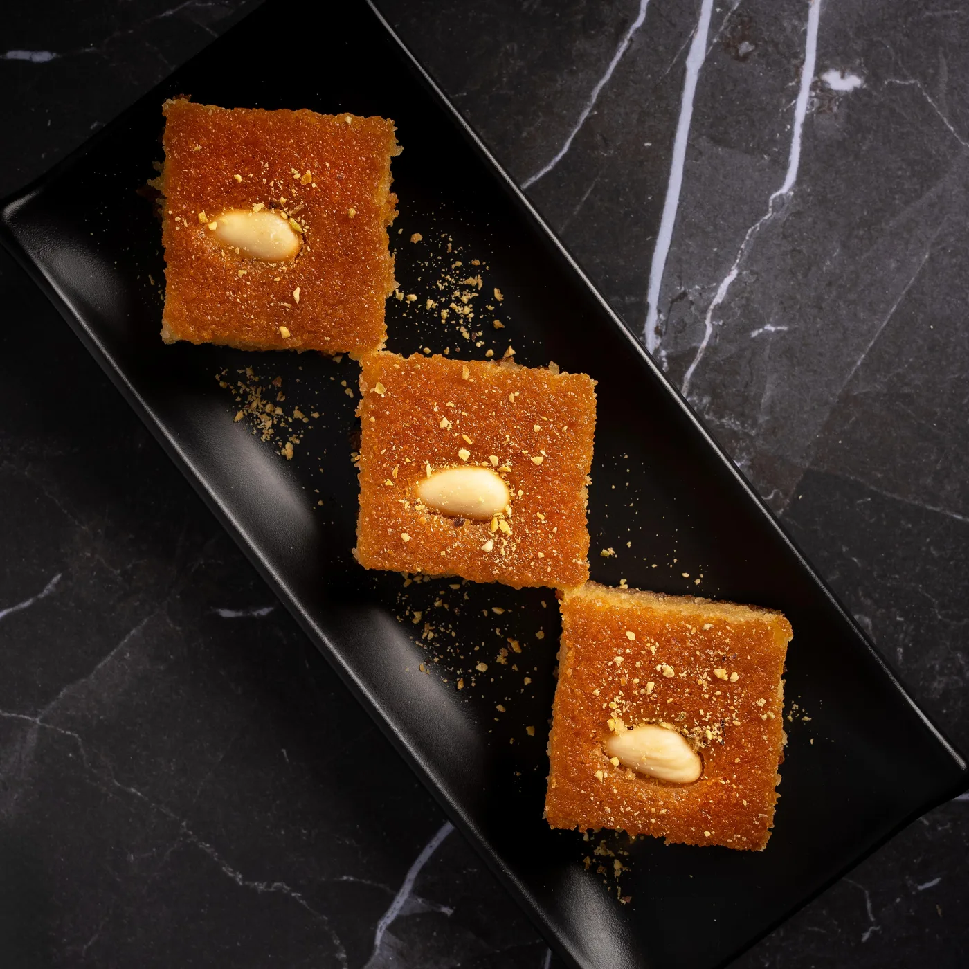Trilèçe, génoise imbibée de lait nappée de caramel et de pistache