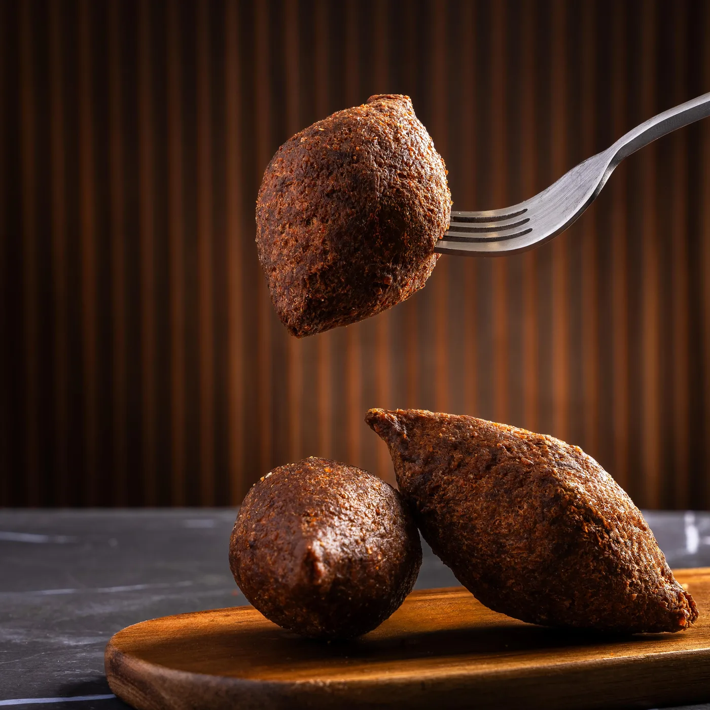 Kebbé, croquettes de boulgour farcies à la viande hachée et aux pignons