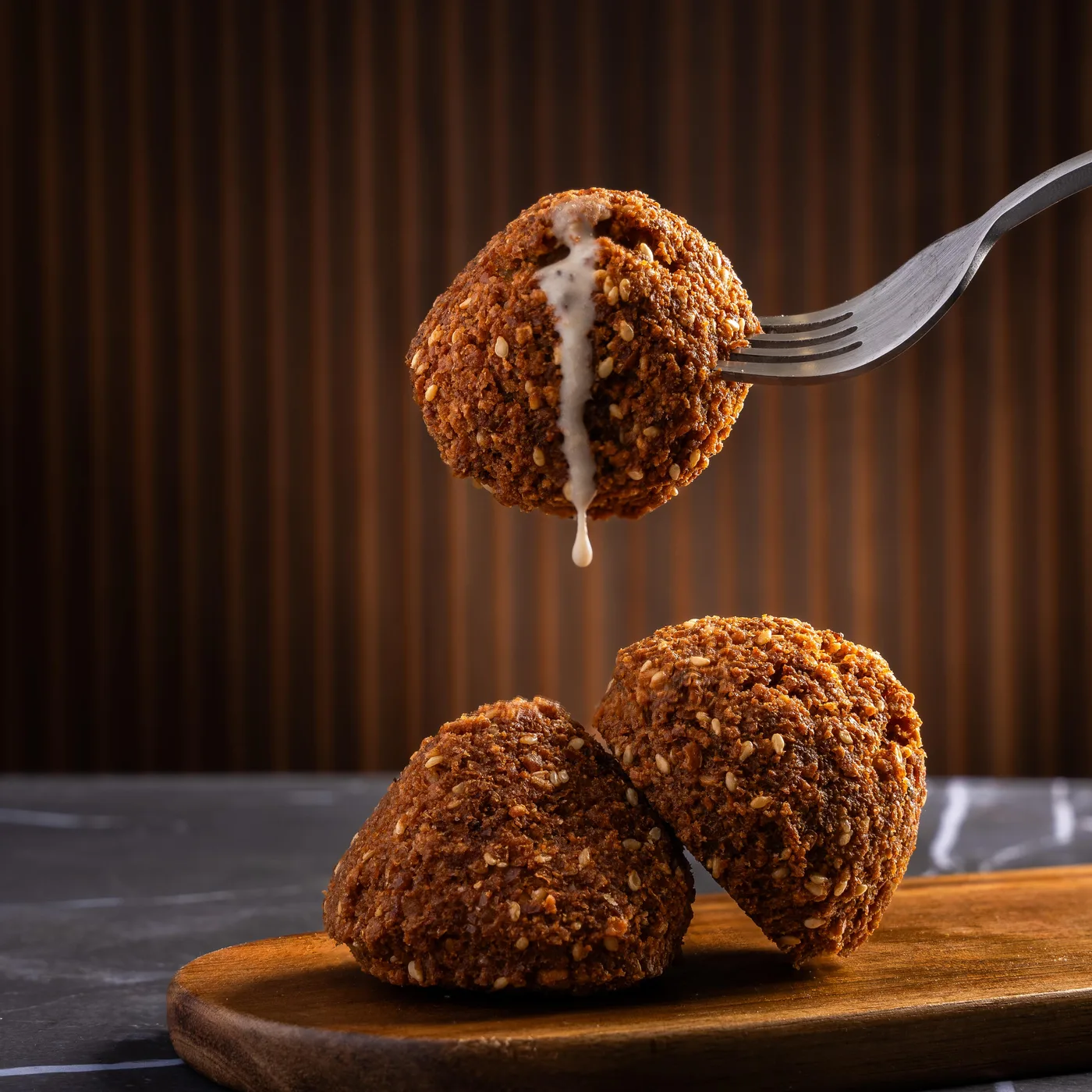 Falafel croustillants aux pois chiches et aux herbes, sauce tahini