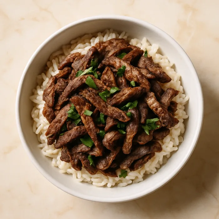 Bowl Shawarma bœuf, riz oriental et émincé de bœuf mariné
